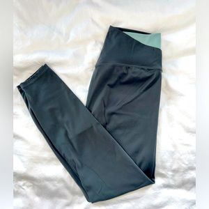 HALARA 7/8 length yoga leggings - size M